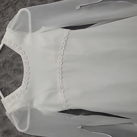 Elegant White Flower Girl/ Communion Dress with Flowing Sleeves Size 6 - Picture 5 of 12